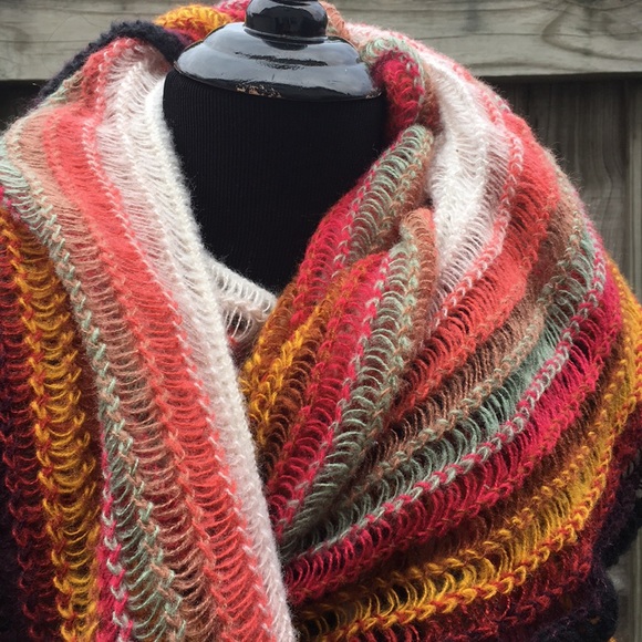 ❄️ NWOT COZY knit scarf/wrap ❄️ - Picture 2 of 7